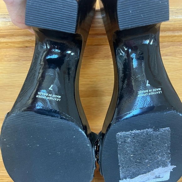 Black and White Heels with Floral Design - Picture 4 of 4